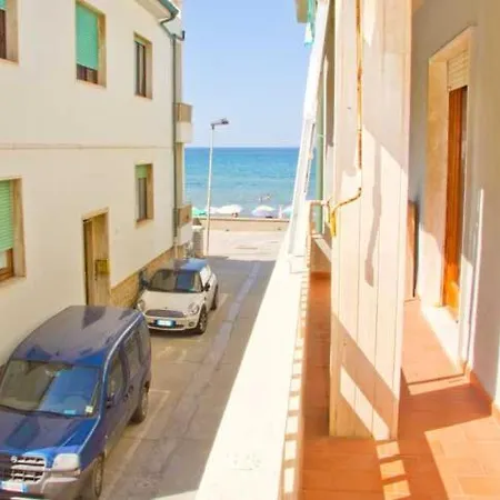 L'aura Apartment *